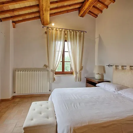 Villa Sleeps 8 Pool Wifi